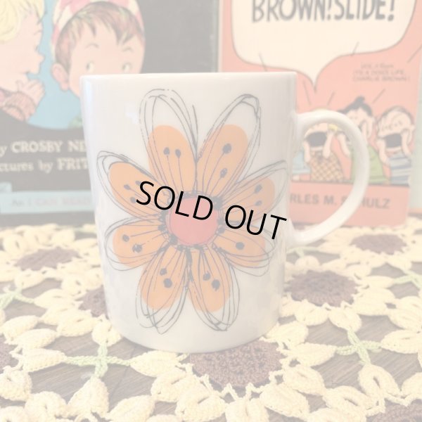 画像1: hand-drawn style orange flower mug