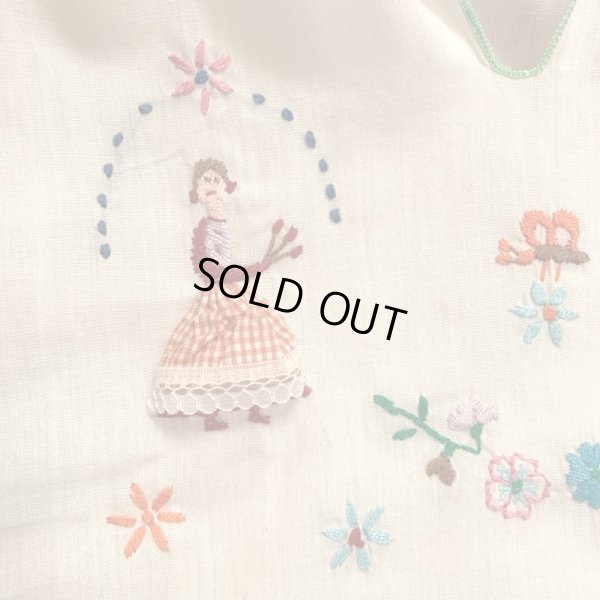 画像2: (SALE) Girl Flower embroidery patch cutoff top