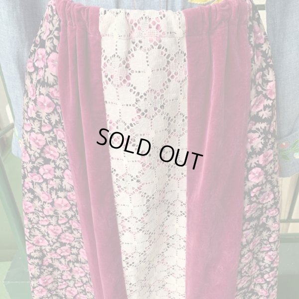 画像2: (SALE) Vintage velor&flower lace patchwork long skirt