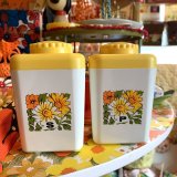 DEADSTOCK  Vintage flower pattern salt&pepper