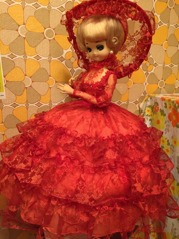 赤いFLOWERレースHAT＆ドレスのポーズ人形 - kusukusu daisy