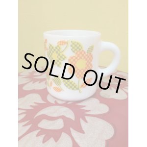 画像: チェックFLOWER ミルクガラスmug