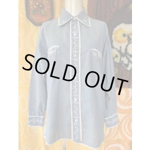 画像: ホワイトFLOWER刺繍シャンブレーShirt