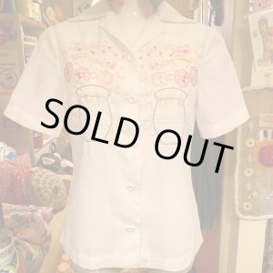 画像: Flower embroidered blouse