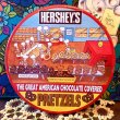 画像1: HERSHEY'S Pretzels round tin