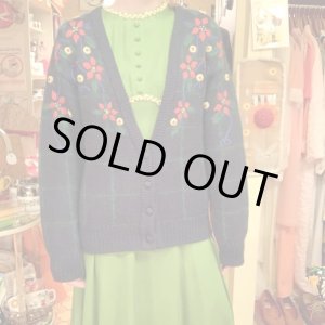 画像: Flower embroidery wool cardigan