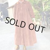 画像: Vintage corduroy coat with flower brooch