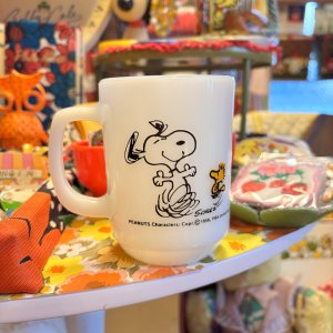 画像: Vintage FireKing snoopy joy mug