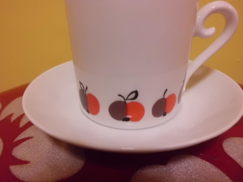 画像: ２色カラーりんごのカップ＆ソーサー
