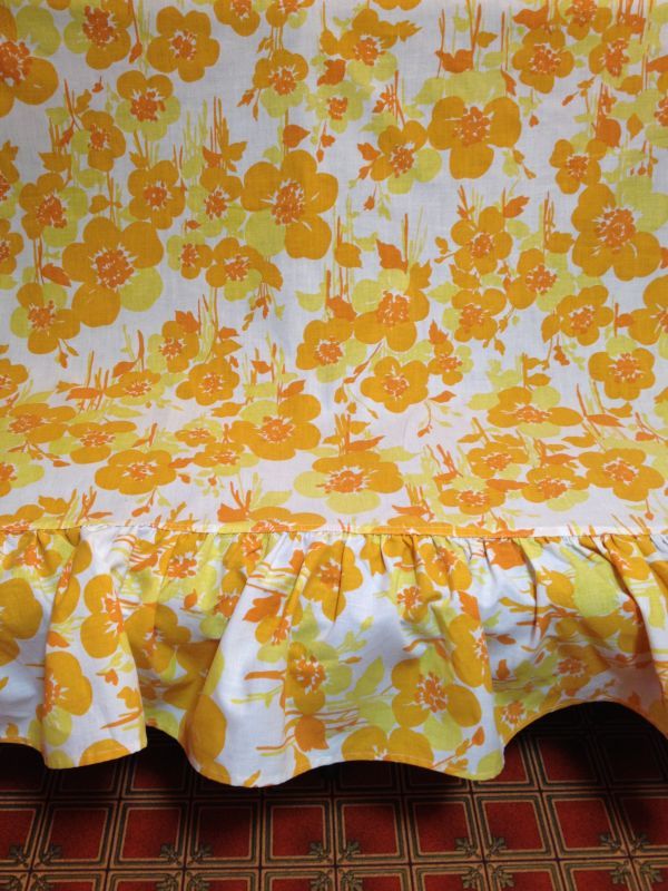 画像: ORANGE FLOWER BED COVER