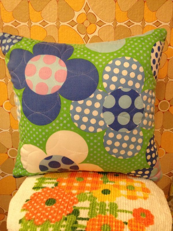 画像: FLOWER Dot Cushion