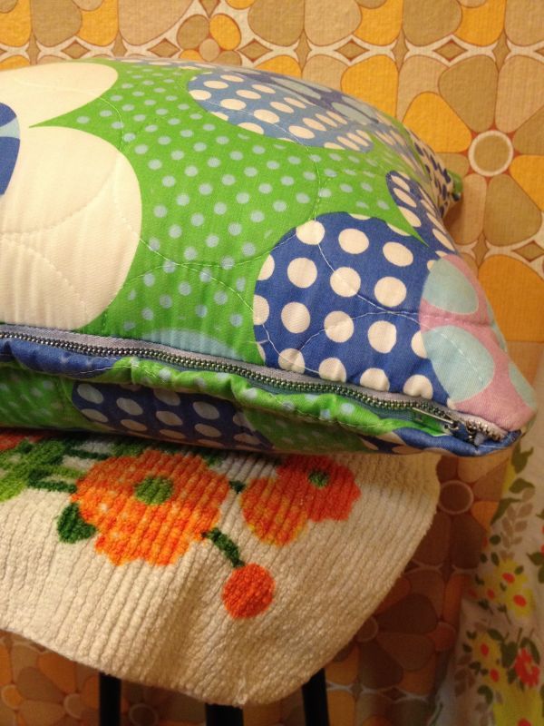 画像: FLOWER Dot Cushion