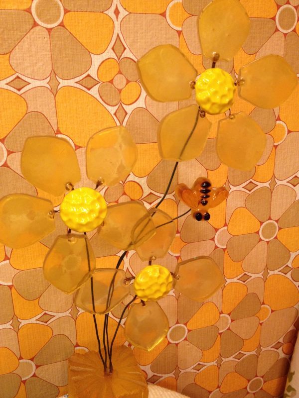 画像: Yellow Flower and HoneyBee