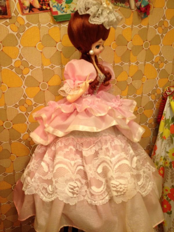 画像: 大きめパールが可愛いピンクドレス人形