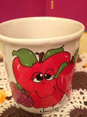 画像: Nancy Lynn 陶器製フルーツカトゥーンMug