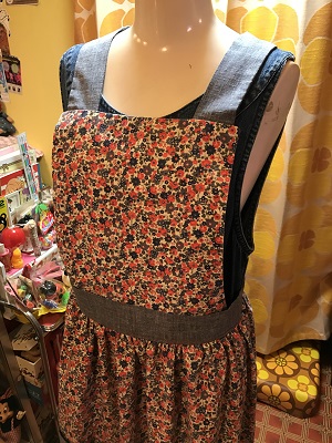 画像: FLOWER シャンブレー エプロンワンピース