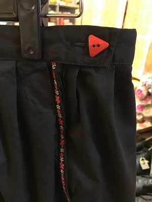 画像: チロリアンFLOWERライン Triangleボタンスカート
