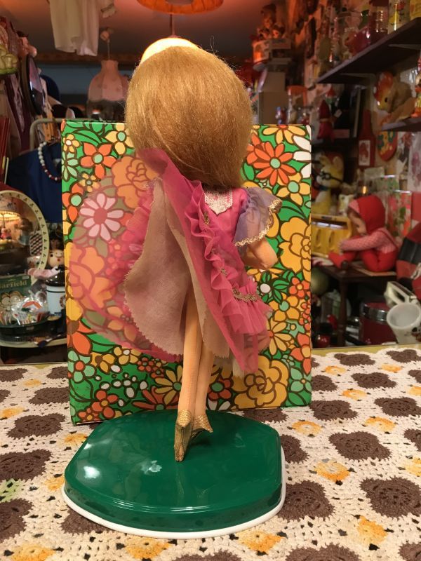画像: ふんわりスカート　おすましLADYポーズ人形