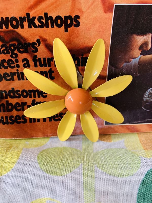 画像: YELLOW&ORANGE 60'S FLOWER BROOCH