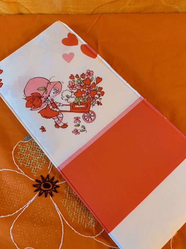 画像1: Heart&Dog‣Girl Picking Flowers Vintage PaperTablCloth