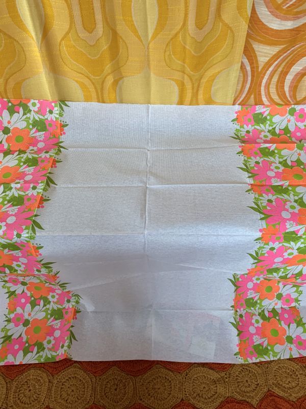 画像: Flower Garden Vintage PaperTableCloth