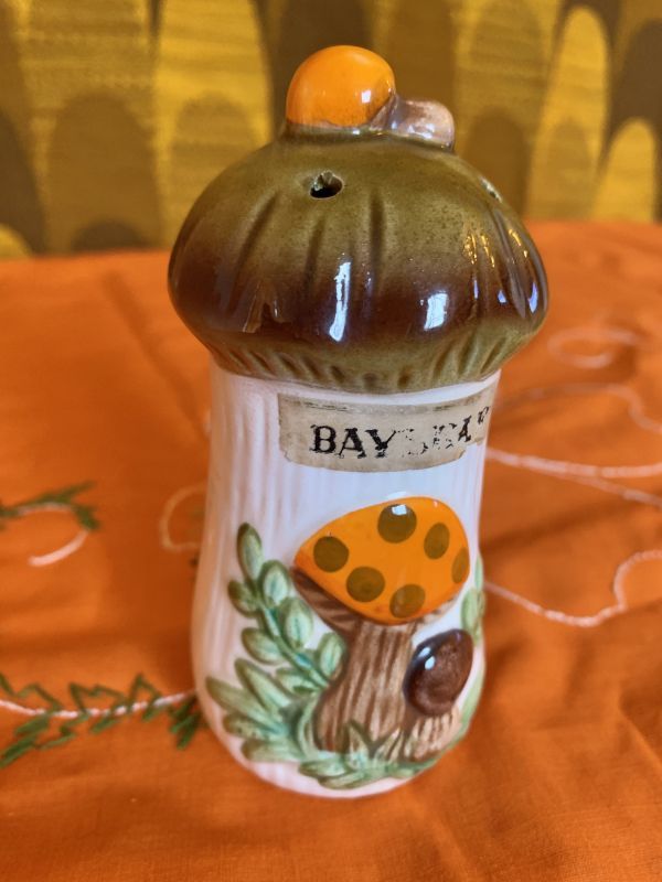 画像:  Sears 陶器製 Mushroom BAYLEAF 