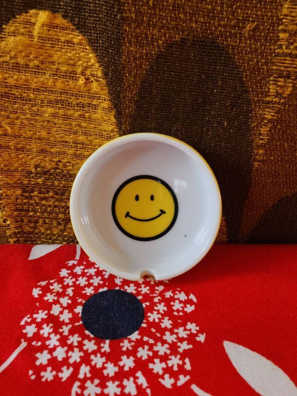 Vintage Smile Ashtray Kusukusu Daisy