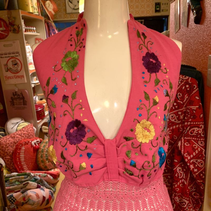 画像: Flower embroidery Halter neck onepiece