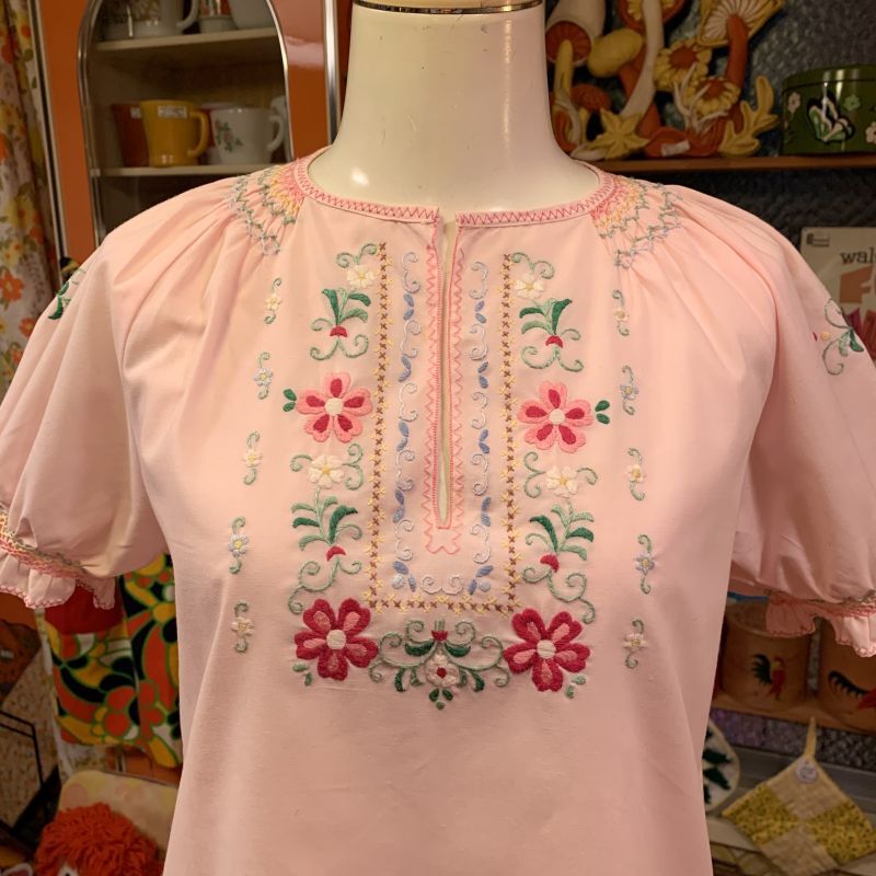 画像: Sweet pink Flower Embroidered tops