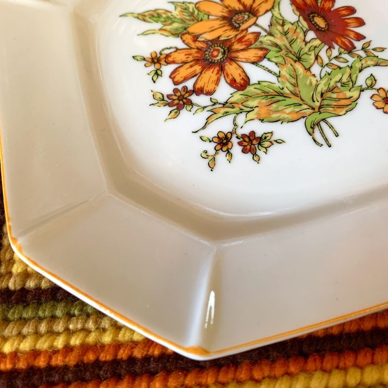 画像: Flower patterned plate