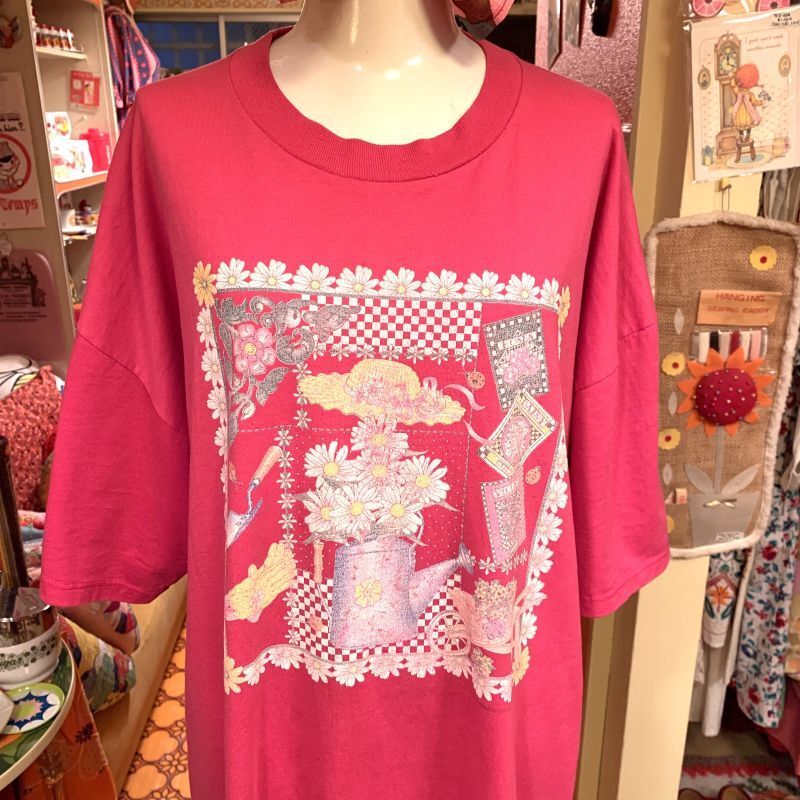 画像: Flowers in the garden Printed Tee