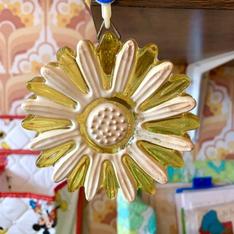 画像1: Lucite flower wall hanging