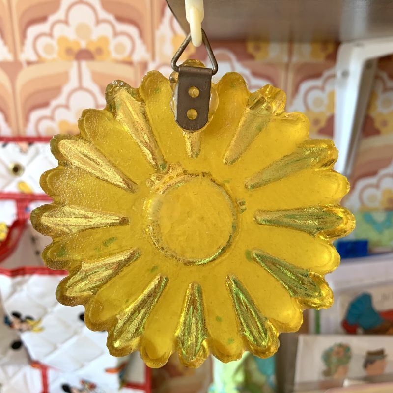 画像: Lucite flower wall hanging