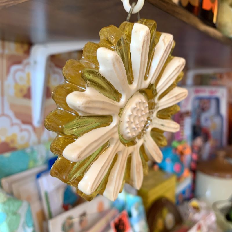 画像: Lucite flower wall hanging