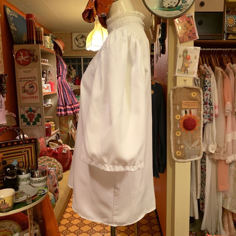 画像: Vintage V laceline white blouse