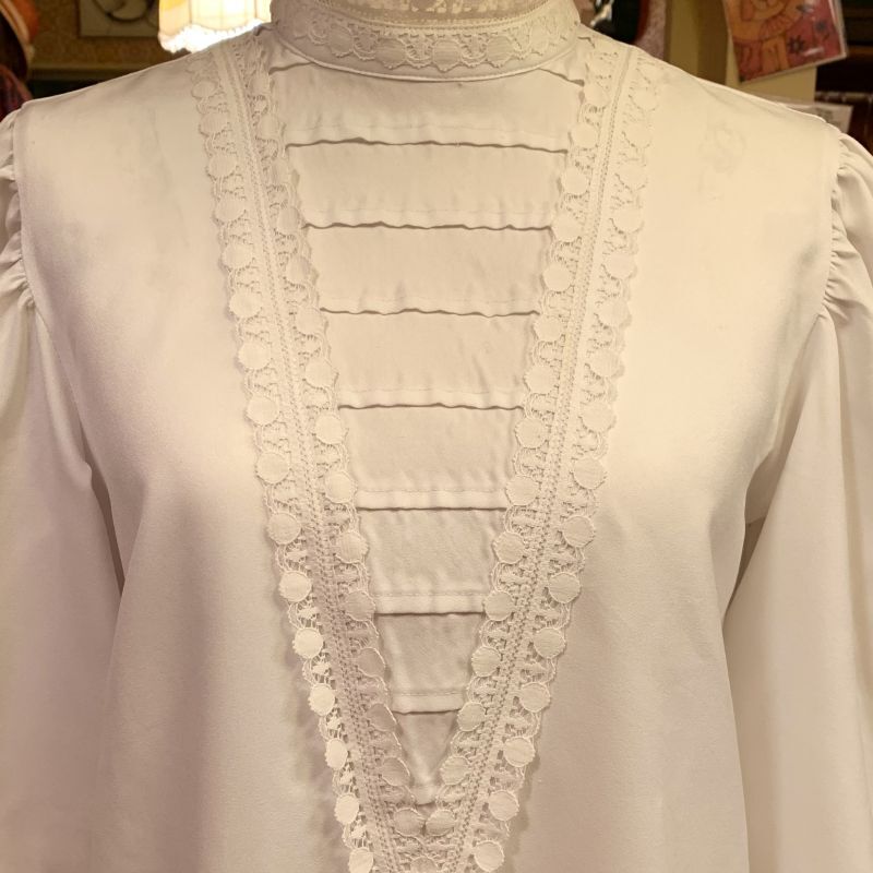 画像: Vintage V laceline white blouse