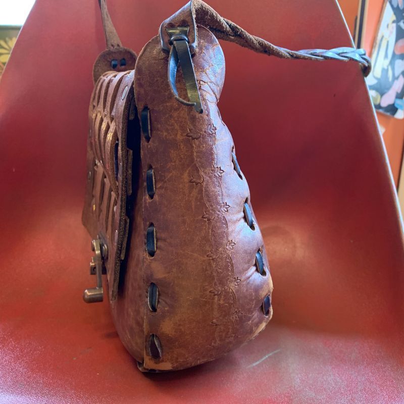 画像: Embossed leather bag