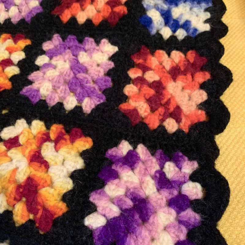画像: Granny square gradient color knit blanket