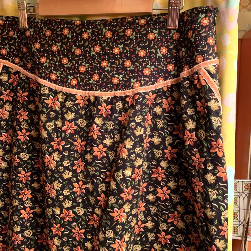 画像: Two floral patterns long skirt