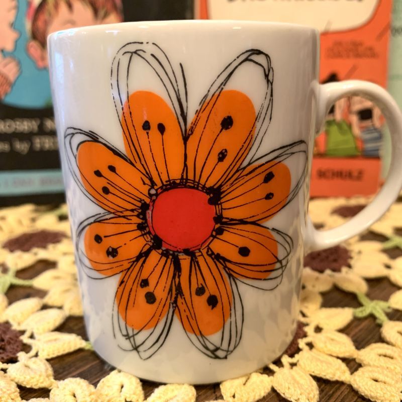 画像: hand-drawn style orange flower mug