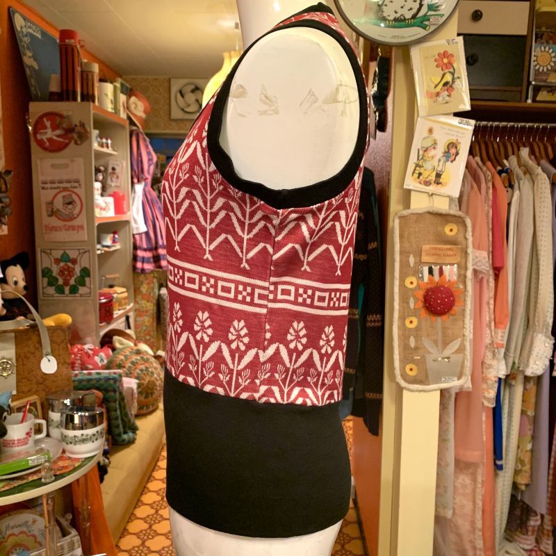 画像: Flower patterned vest