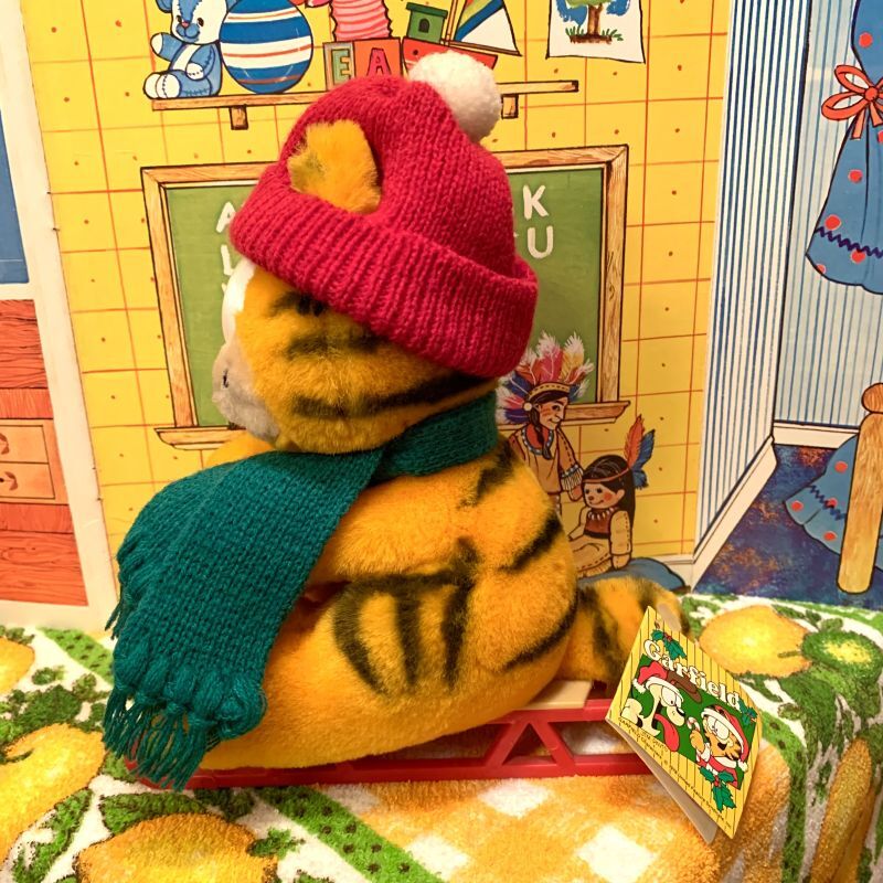 画像: オリジナル紙タグ付き DEADSTOCK DAKIN社 Rode a sled Garfield plush doll