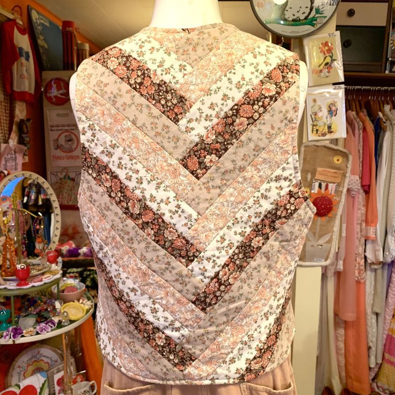 画像: Reversible flower pattern quilting vest