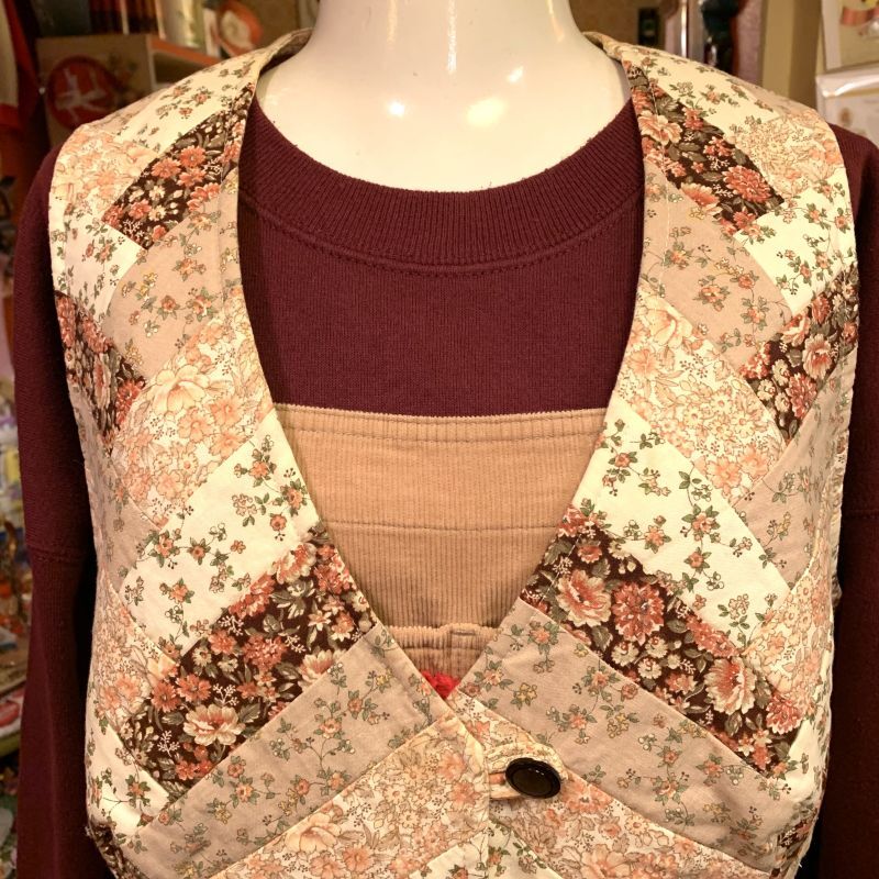 画像: Reversible flower pattern quilting vest