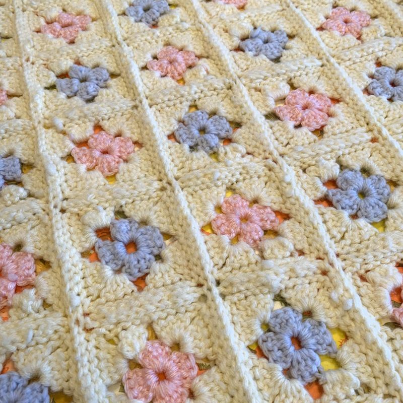 画像: baby pink＆lavender Granny square knit blanket