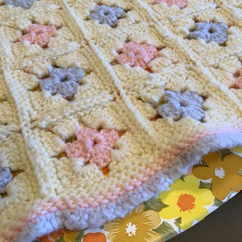 画像: baby pink＆lavender Granny square knit blanket