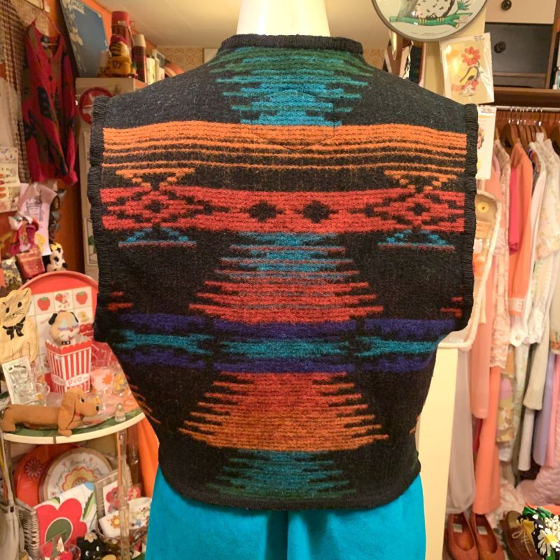 画像:  Native pattern wool vest