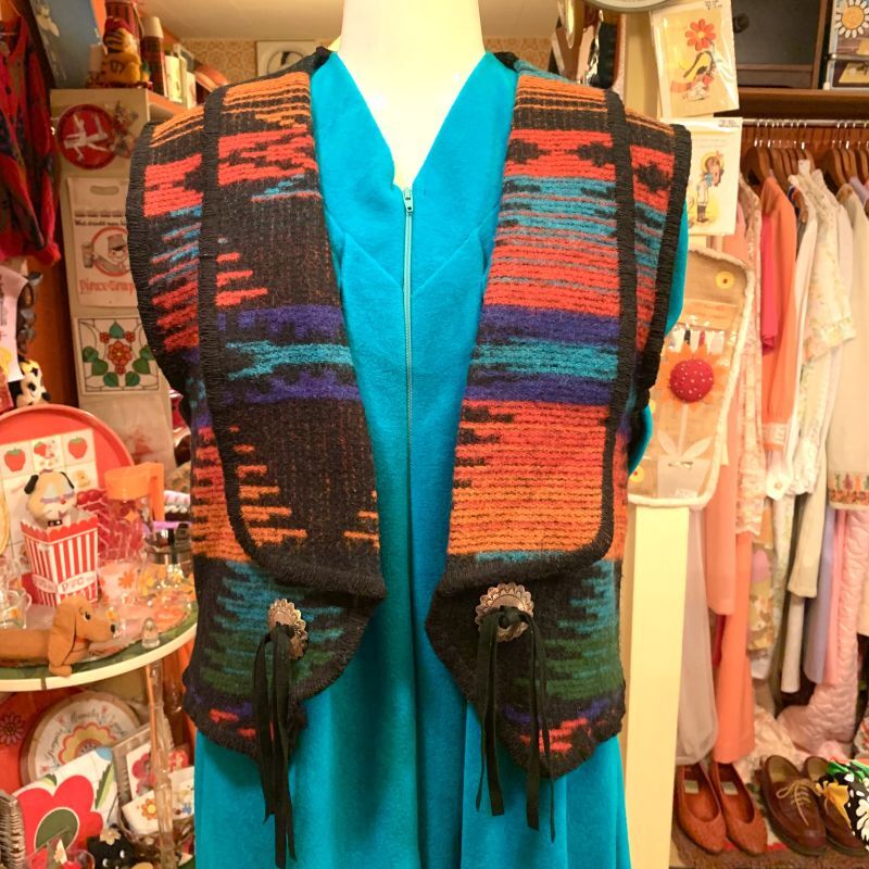 画像:  Native pattern wool vest