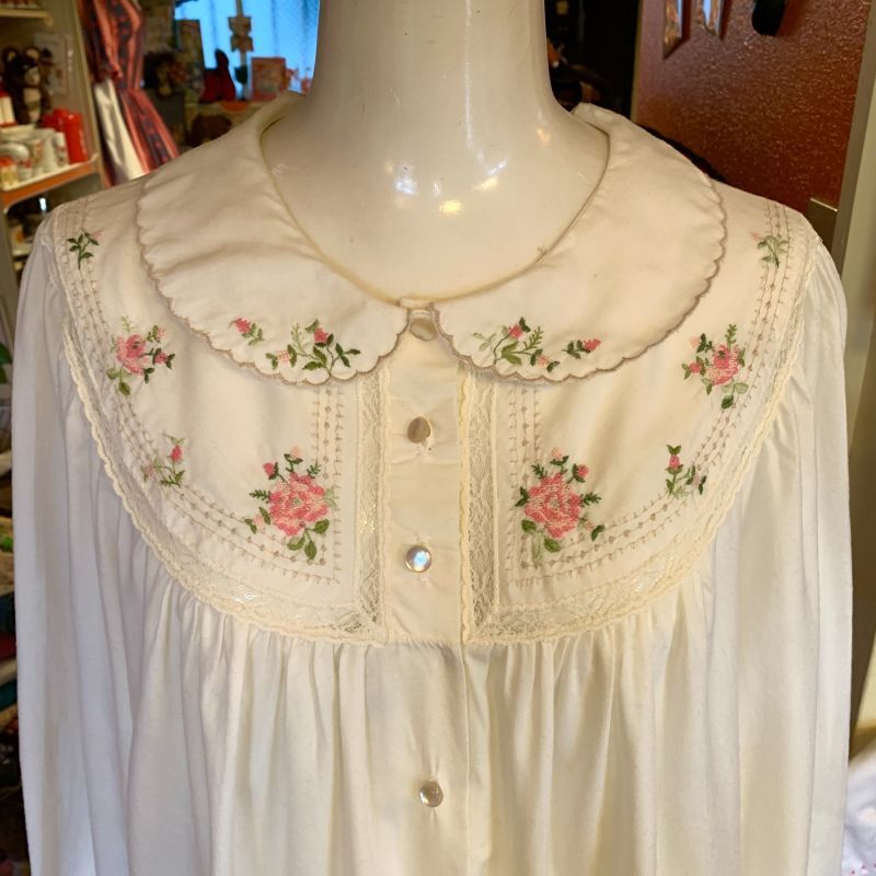 画像: Flower embroidery blouse