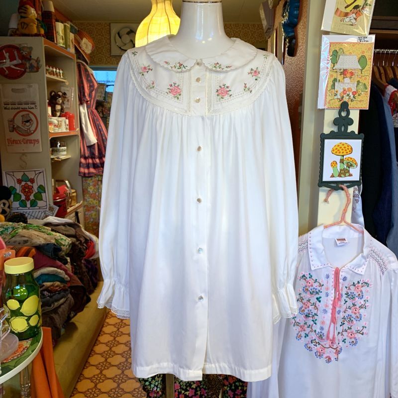 画像: Flower embroidery blouse